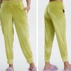 Fabletics Women's Daria Luxe Velour Pocket Joggers Crushed Velvet Lime Green M